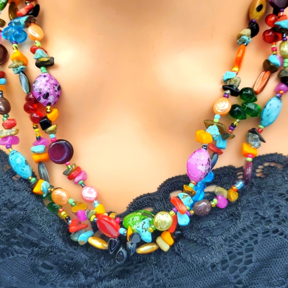 BEAUTIFUL Glass & Beads Necklace - Picture 4 of 8